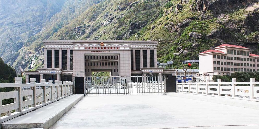 Police requests bearing invoice with goods during cross-border transport